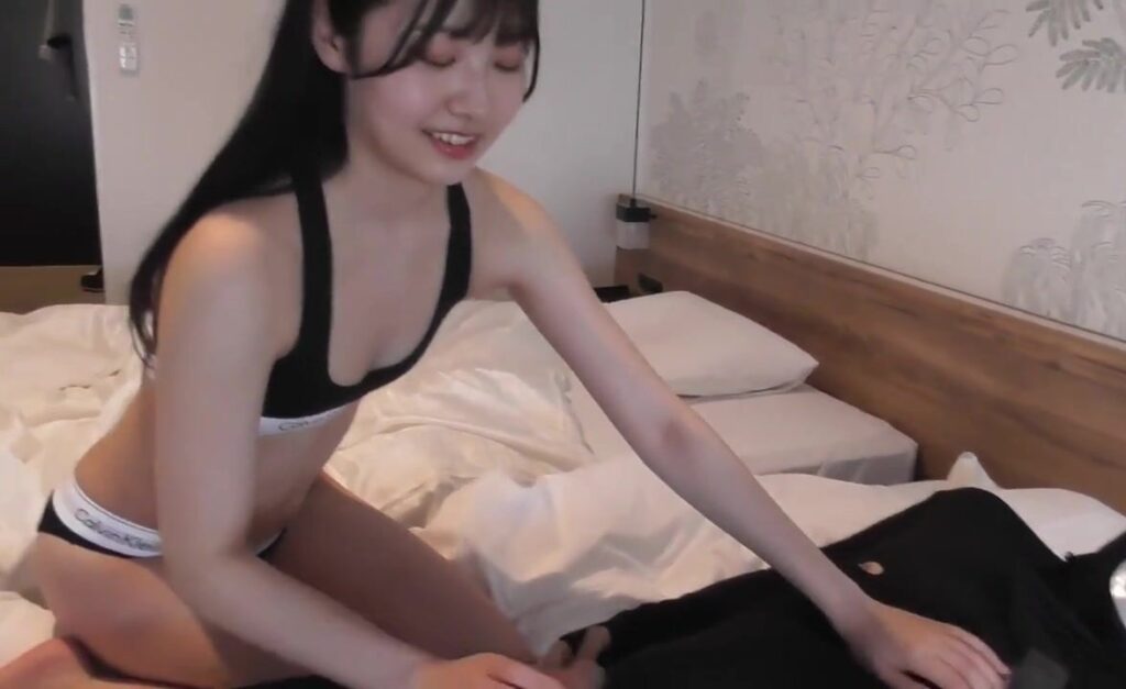 FC2-PPV-4793073 미오쨩이 캘빈클라인 속옷 차림으로 애태우며 손으로 그대로 흥분해서 질내사정 애원 섹스 미오쨩