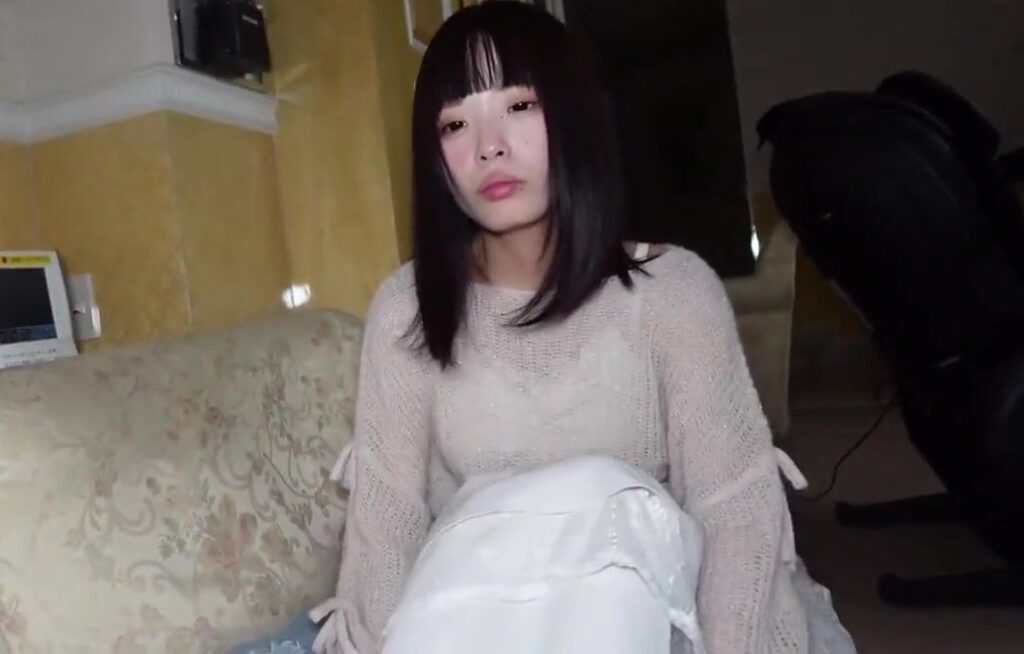 FC2-PPV-4811477 천진난만한 미소의 148cm 극상 로리 소녀 작은 키에 부드러운 미유에 참지 못하고 질내 질외 사정해버렸습니다!!